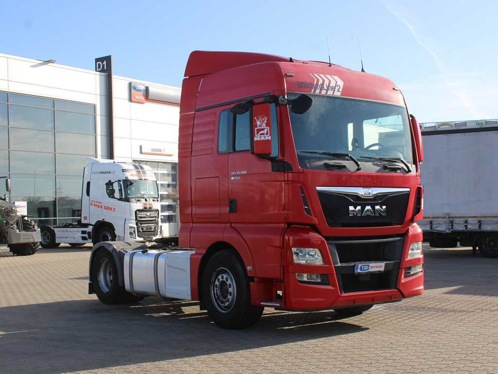 MAN TGX 18.480, HYDRAULICS, NAVIGATION, EURO 6 - Nyergesvontató: 3 kép. MAN TGX 18.480, HYDRAULICS, NAVIGATION, EURO 6 - Nyergesvontató: 3 kép.