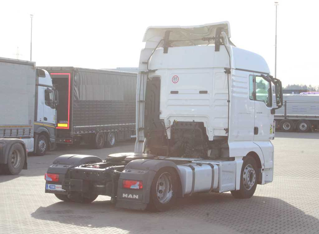 MAN TGX 18.500, LOWDECK, NAVIGATION, RETARDER, EURO 6 - Nyergesvontató: 4 kép. MAN TGX 18.500, LOWDECK, NAVIGATION, RETARDER, EURO 6 - Nyergesvontató: 4 kép.