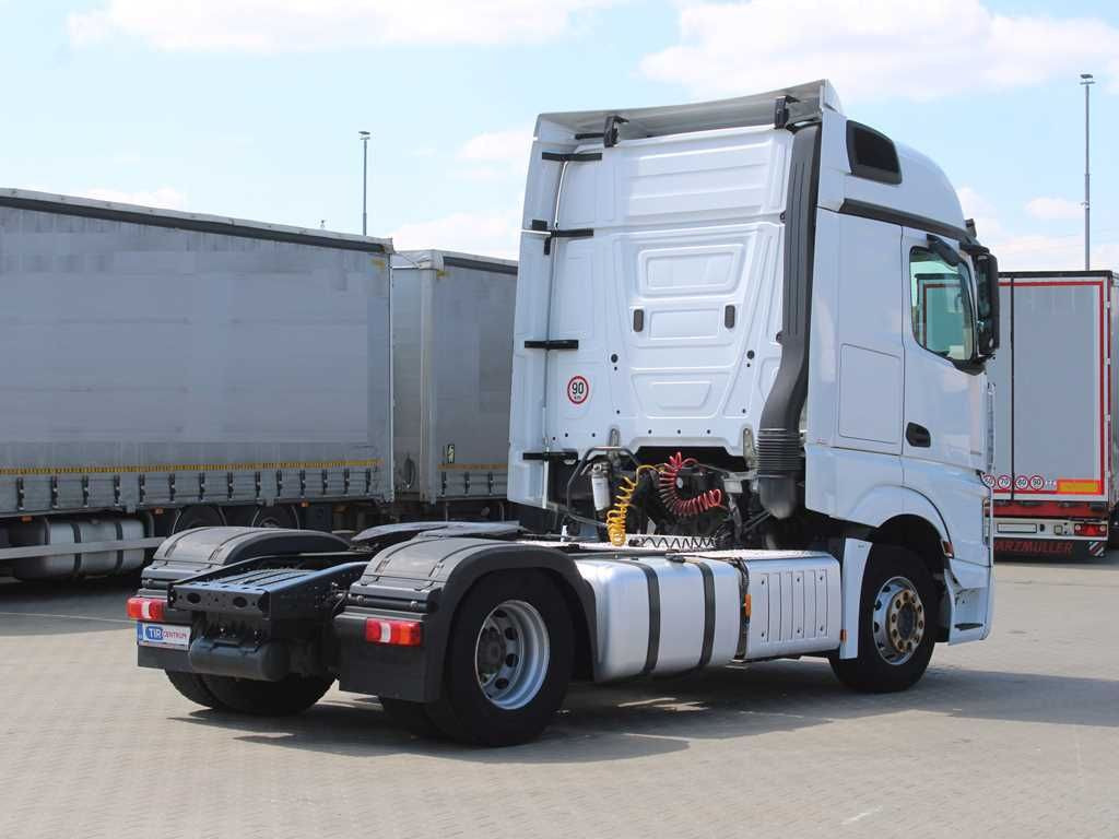 Mercedes-Benz Actros 1845, EURO 6 - Nyergesvontató: 3 kép. Mercedes-Benz Actros 1845, EURO 6 - Nyergesvontató: 3 kép.