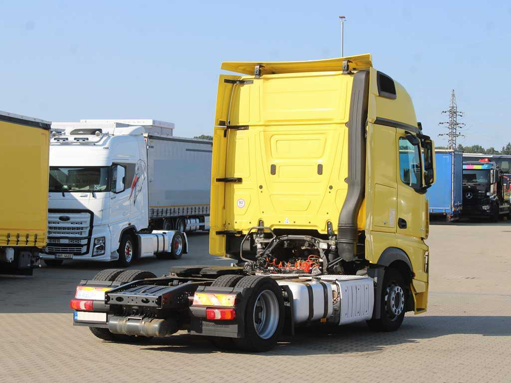 Mercedes-Benz Actros 1845, EURO 6, LOWDECK, PNEU 80% - Nyergesvontató: 4 kép. Mercedes-Benz Actros 1845, EURO 6, LOWDECK, PNEU 80% - Nyergesvontató: 4 kép.