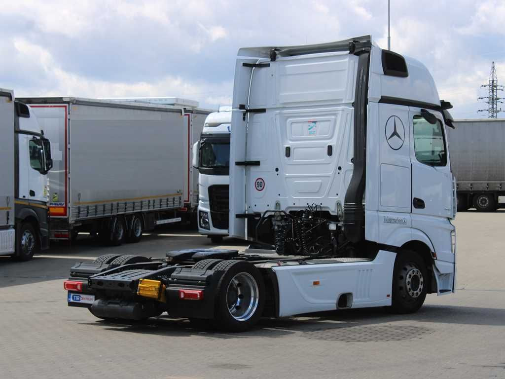 Mercedes-Benz Actros 1848, EURO 6, GIGA SPACE, NAVI, LOWDECK - Nyergesvontató: 3 kép. Mercedes-Benz Actros 1848, EURO 6, GIGA SPACE, NAVI, LOWDECK - Nyergesvontató: 3 kép.