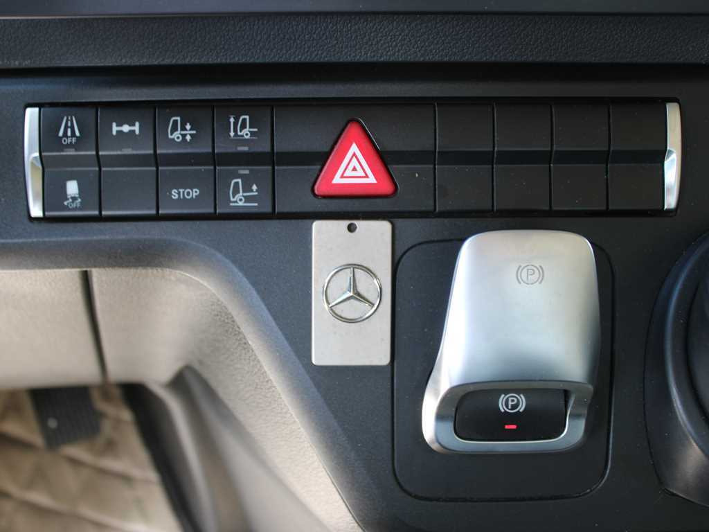Nyergesvontató Mercedes-Benz Actros 1848, EURO 6, GIGA SPACE, NAVIGATION, LOWDECK: 11 kép.