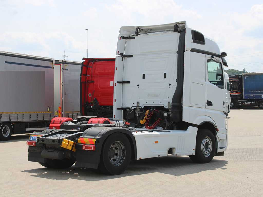 Mercedes-Benz Actros 1851, EURO 6, RETARDER, INDEPENDENT AIR CONDITIONING - Nyergesvontató: 4 kép. Mercedes-Benz Actros 1851, EURO 6, RETARDER, INDEPENDENT AIR CONDITIONING - Nyergesvontató: 4 kép.