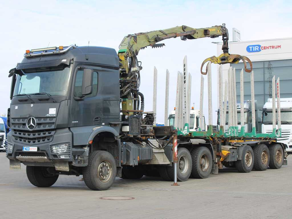 Mercedes-Benz Arocs 3351, 6x6, HYDRAULIC ARM LOGLIFT ET450, TYRES 80% - Nyergesvontató, Rönkszállító félpótkocsi: 1 kép. Mercedes-Benz Arocs 3351, 6x6, HYDRAULIC ARM LOGLIFT ET450, TYRES 80% - Nyergesvontató, Rönkszállító félpótkocsi: 1 kép.