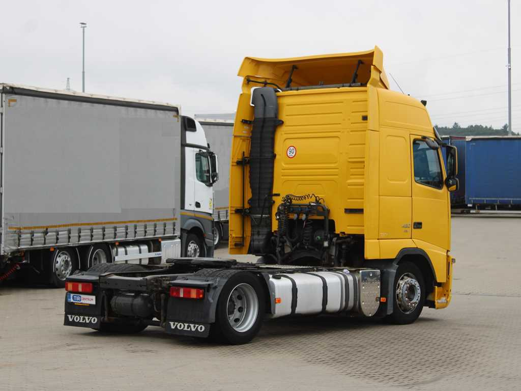 Volvo FH 420, EURO 5 EEV, LOWDECK, AIR SUSPENSION, VEB + - Nyergesvontató: 4 kép. Volvo FH 420, EURO 5 EEV, LOWDECK, AIR SUSPENSION, VEB + - Nyergesvontató: 4 kép.