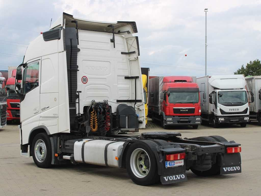 Volvo FH 500, EURO 6, LOWDECK, VEB +, I-PARK COOL - Nyergesvontató: 4 kép. Volvo FH 500, EURO 6, LOWDECK, VEB +, I-PARK COOL - Nyergesvontató: 4 kép.