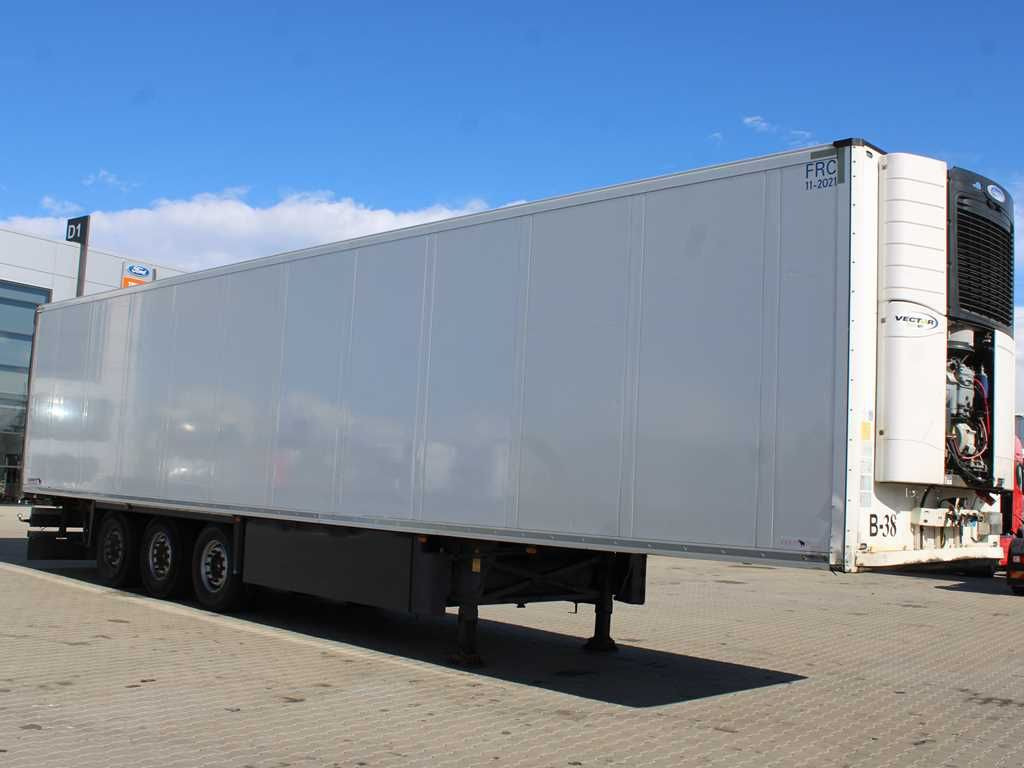Schmitz Cargobull SKO 24/L - 13.4 FP 60 COOL, CARRIER 6760mth - Félpótkocsi hűtős: 2 kép. Schmitz Cargobull SKO 24/L - 13.4 FP 60 COOL, CARRIER 6760mth - Félpótkocsi hűtős: 2 kép.