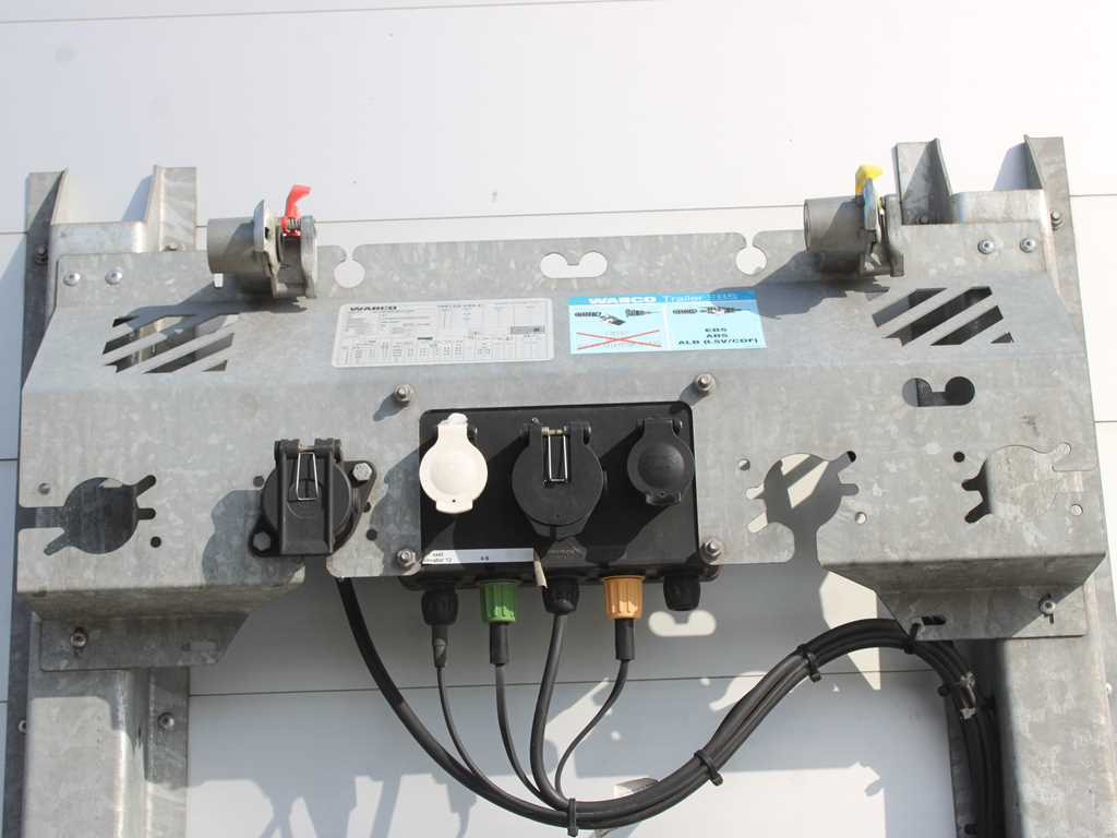 Schwarzmüller SPA 3/E, MULTILOCK, LIFTING AXLE, SAF, MULDA - Ponyvás félpótkocsi: 5 kép. Schwarzmüller SPA 3/E, MULTILOCK, LIFTING AXLE, SAF, MULDA - Ponyvás félpótkocsi: 5 kép.
