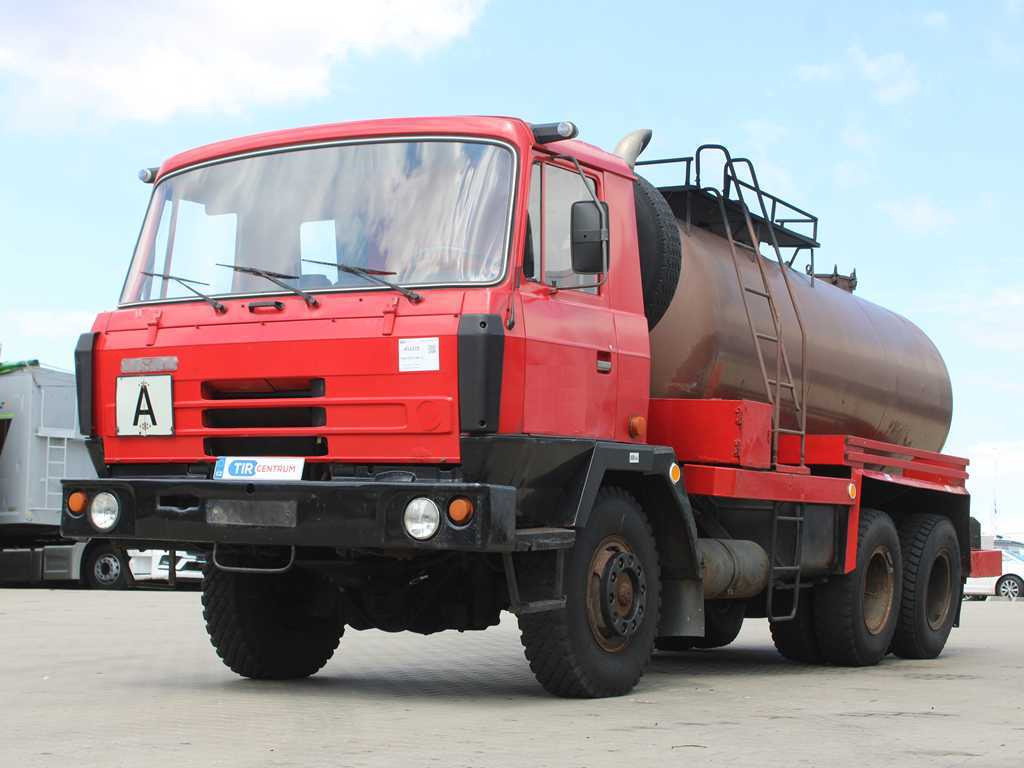 Tatra T815, 6X6, 11m³, FUEL TRUCK - Tartályos teherautó: 1 kép. Tatra T815, 6X6, 11m³, FUEL TRUCK - Tartályos teherautó: 1 kép.