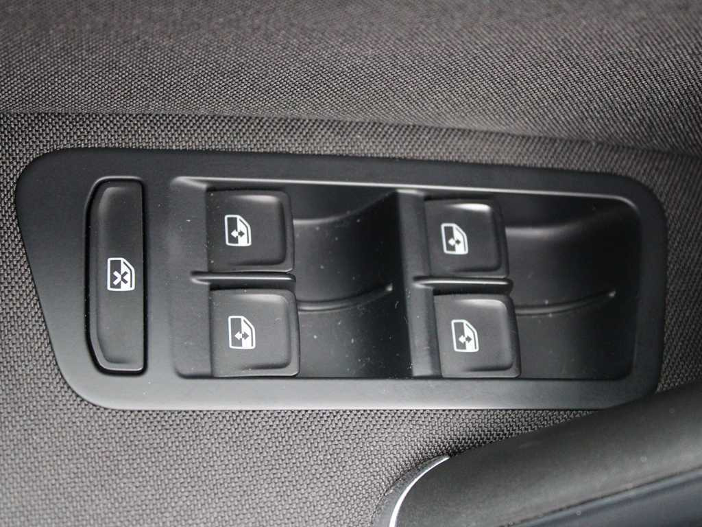 Autó Volkswagen GOLF, IQ. DRIVE, 1.6 TDI 85kW, AdBlue, NAVIGATION: 12 kép.