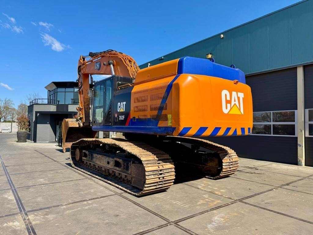 CAT 352F - Lánctalpas kotró: 4 kép. CAT 352F - Lánctalpas kotró: 4 kép.