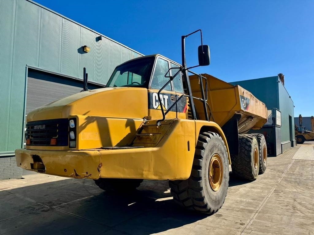 CAT 740 - Minidömper: 3 kép. CAT 740 - Minidömper: 3 kép.
