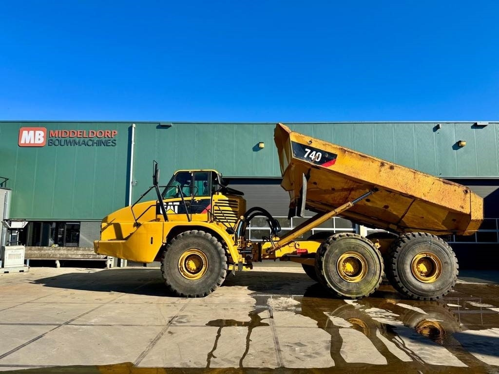 CAT 740 - Minidömper: 4 kép. CAT 740 - Minidömper: 4 kép.
