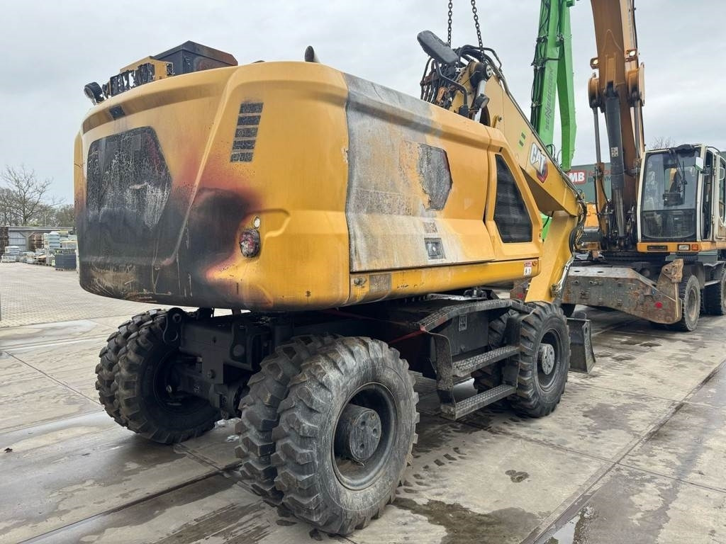 CAT M316 F - Kotrógép: 2 kép. CAT M316 F - Kotrógép: 2 kép.