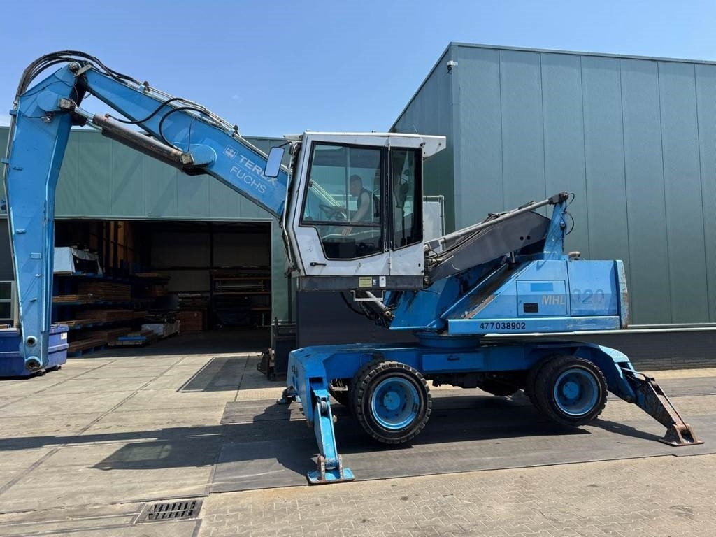 Fuchs MHL 320 - Hulladék kotró: 2 kép. Fuchs MHL 320 - Hulladék kotró: 2 kép.
