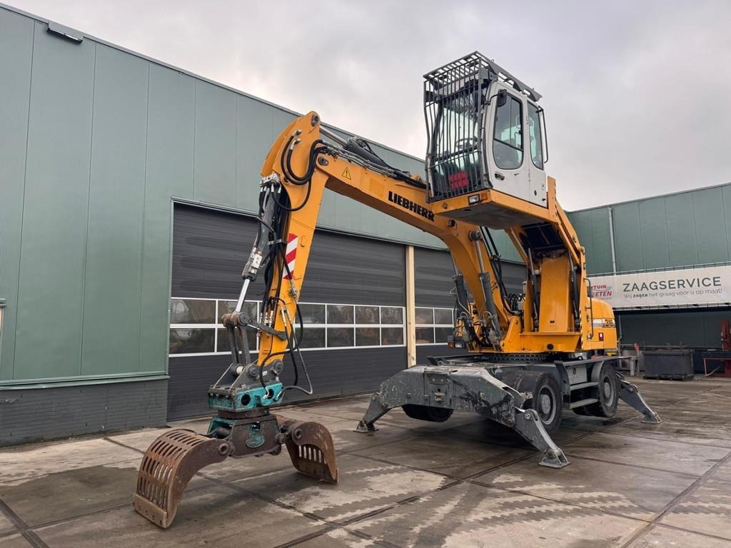 Liebherr A 316 - Hulladék kotró: 2 kép. Liebherr A 316 - Hulladék kotró: 2 kép.