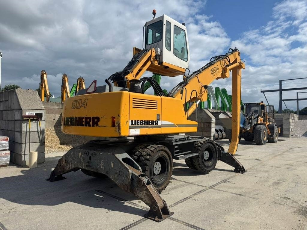 Liebherr A 904 - Hulladék kotró: 4 kép. Liebherr A 904 - Hulladék kotró: 4 kép.