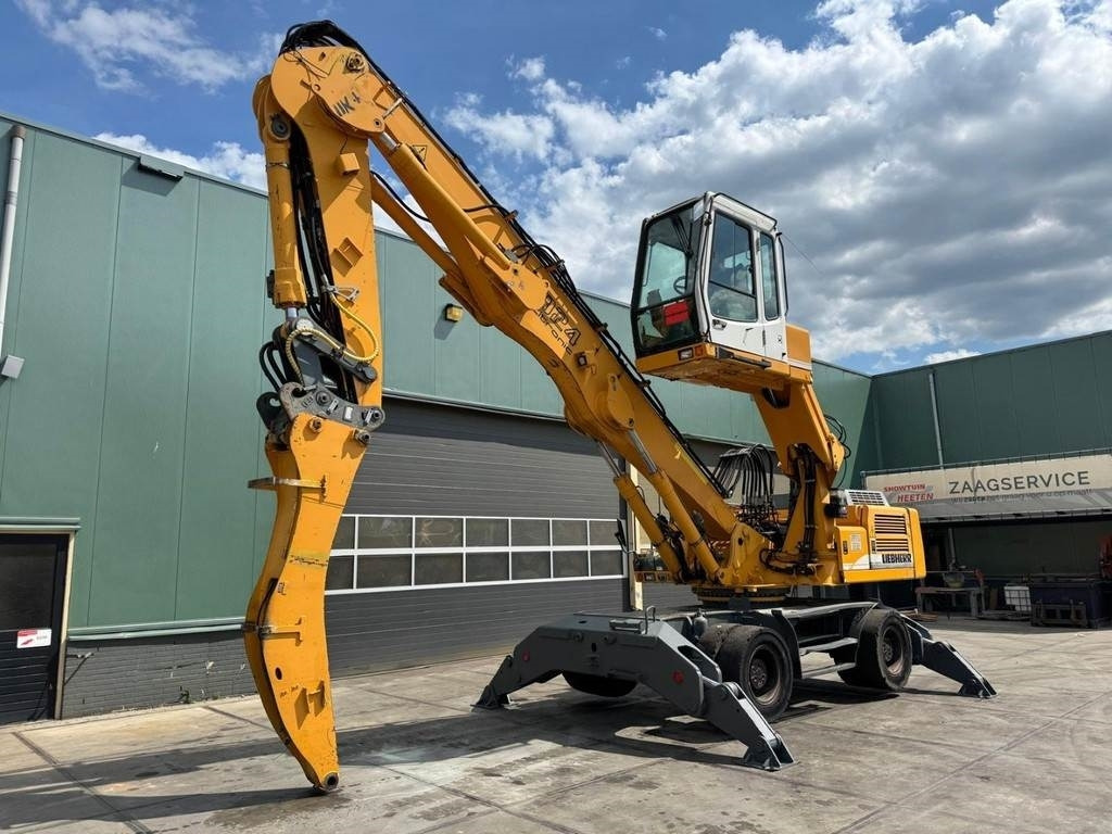 Liebherr A 924 B - Hulladék kotró: 2 kép. Liebherr A 924 B - Hulladék kotró: 2 kép.