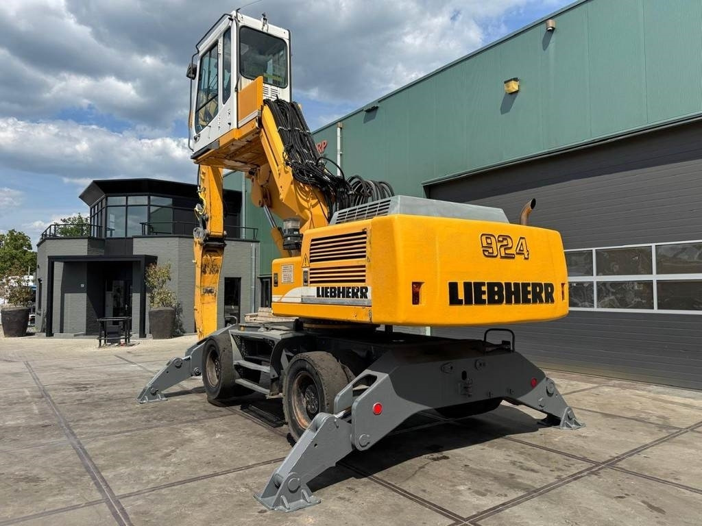 Liebherr A 924 B - Hulladék kotró: 3 kép. Liebherr A 924 B - Hulladék kotró: 3 kép.