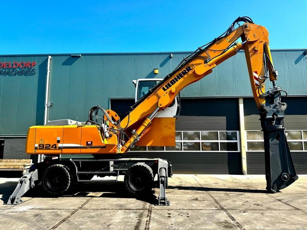 Liebherr A 924 C - Hulladék kotró: 5 kép. Liebherr A 924 C - Hulladék kotró: 5 kép.