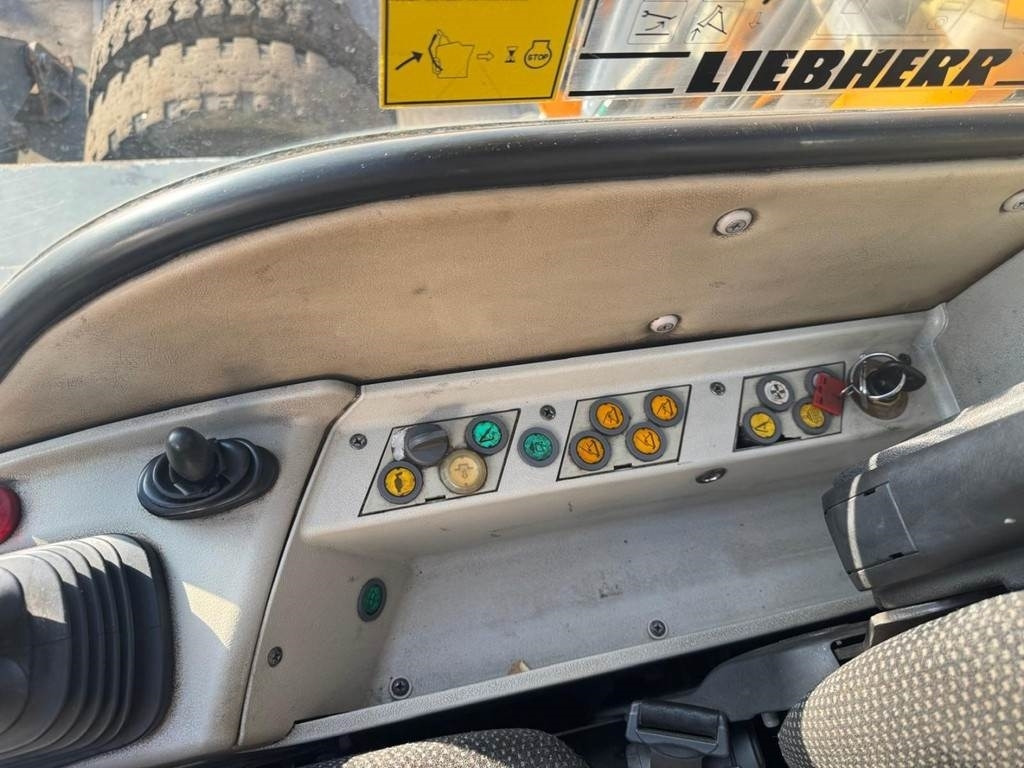 Hulladék kotró Liebherr A 934 C: 23 kép.