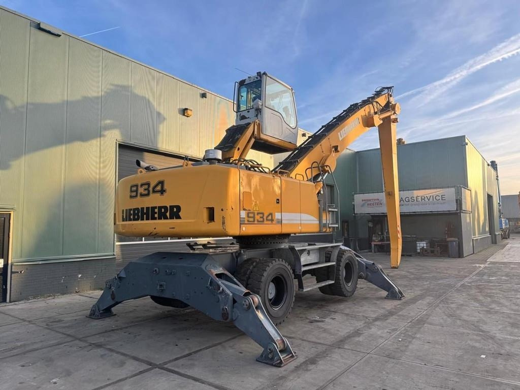 Liebherr A 934 C - Hulladék kotró: 4 kép. Liebherr A 934 C - Hulladék kotró: 4 kép.