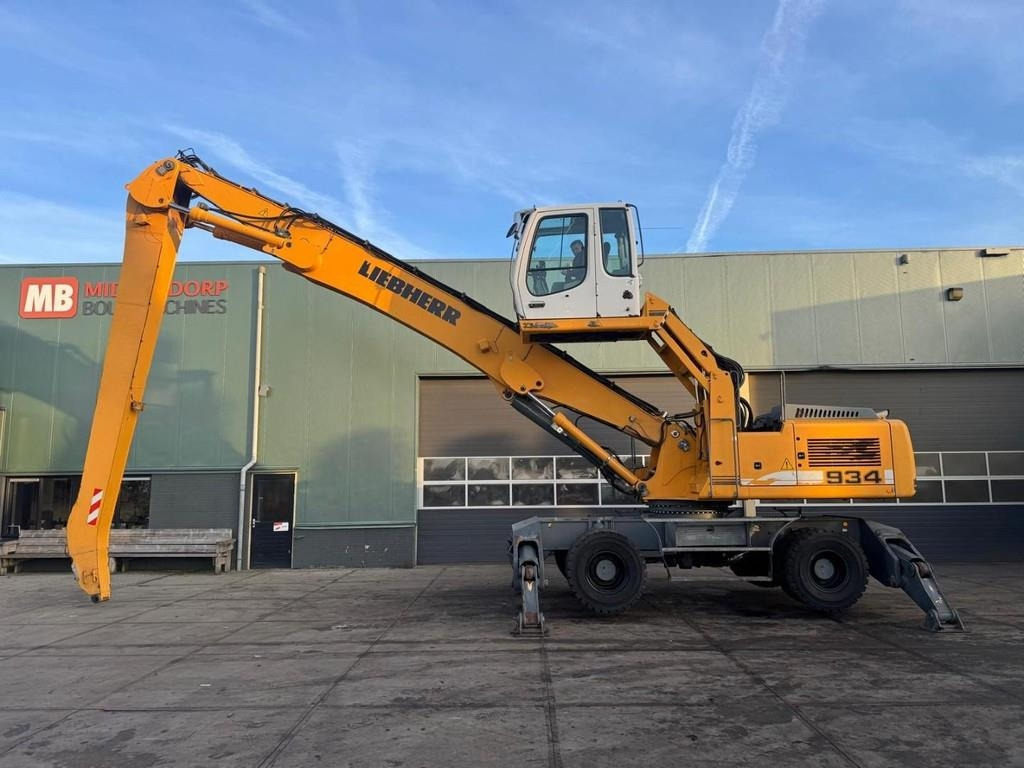 Liebherr A 934 C - Hulladék kotró: 1 kép. Liebherr A 934 C - Hulladék kotró: 1 kép.