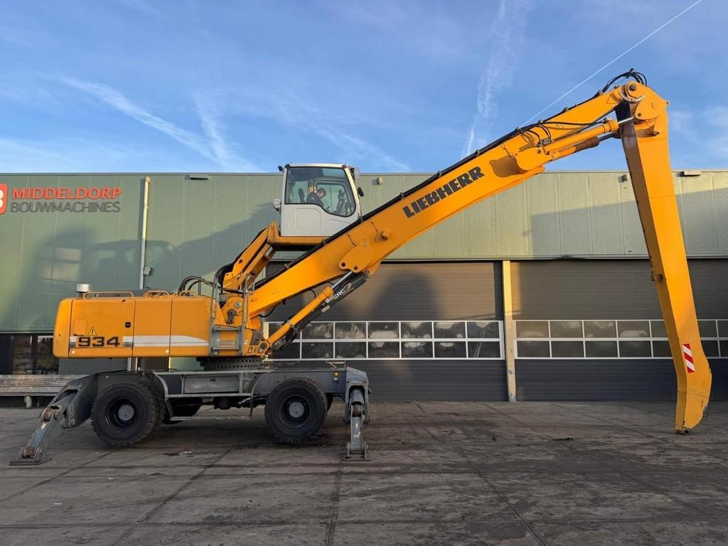 Liebherr A 934 C - Hulladék kotró: 5 kép. Liebherr A 934 C - Hulladék kotró: 5 kép.