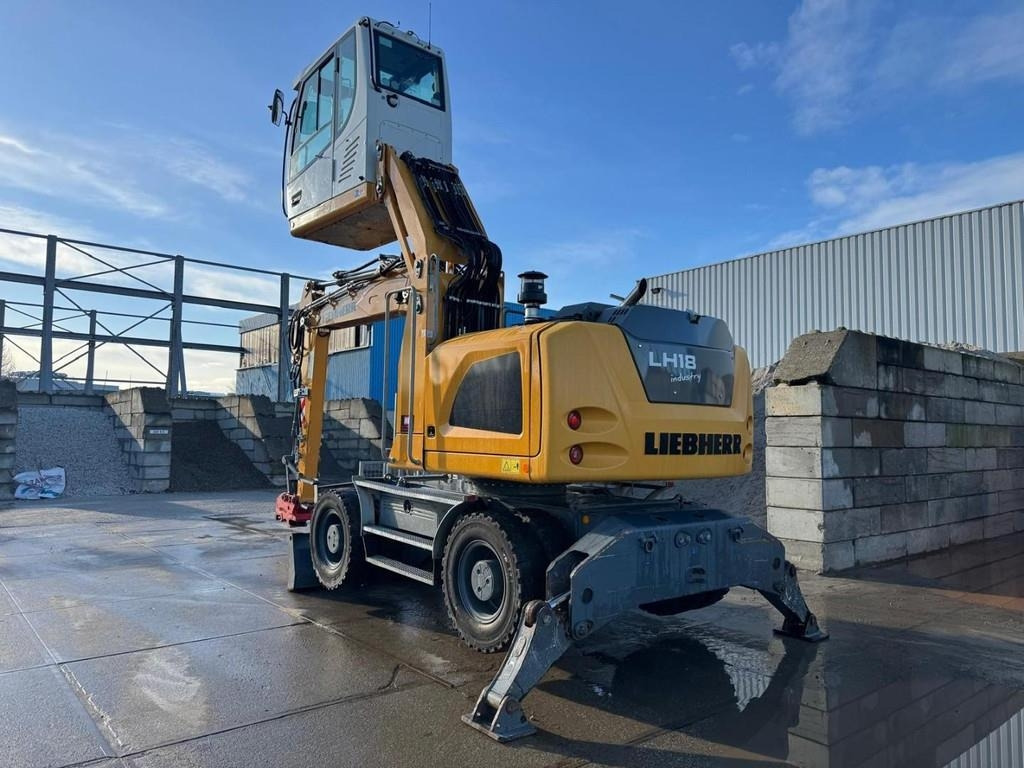 Liebherr LH 18 M - Hulladék kotró: 3 kép. Liebherr LH 18 M - Hulladék kotró: 3 kép.