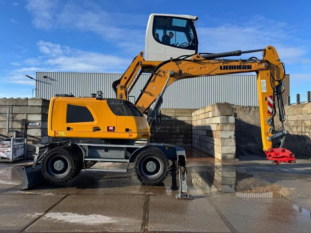 Liebherr LH 18 M - Hulladék kotró: 5 kép. Liebherr LH 18 M - Hulladék kotró: 5 kép.