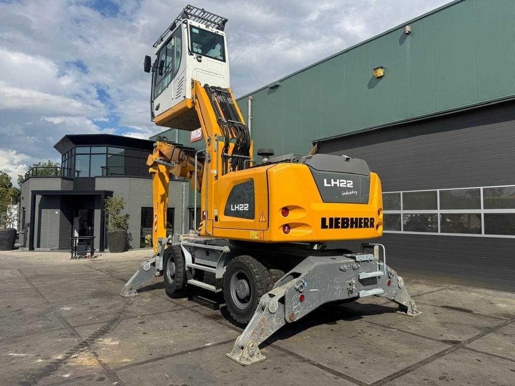 Liebherr LH 22 M - Hulladék kotró: 3 kép. Liebherr LH 22 M - Hulladék kotró: 3 kép.