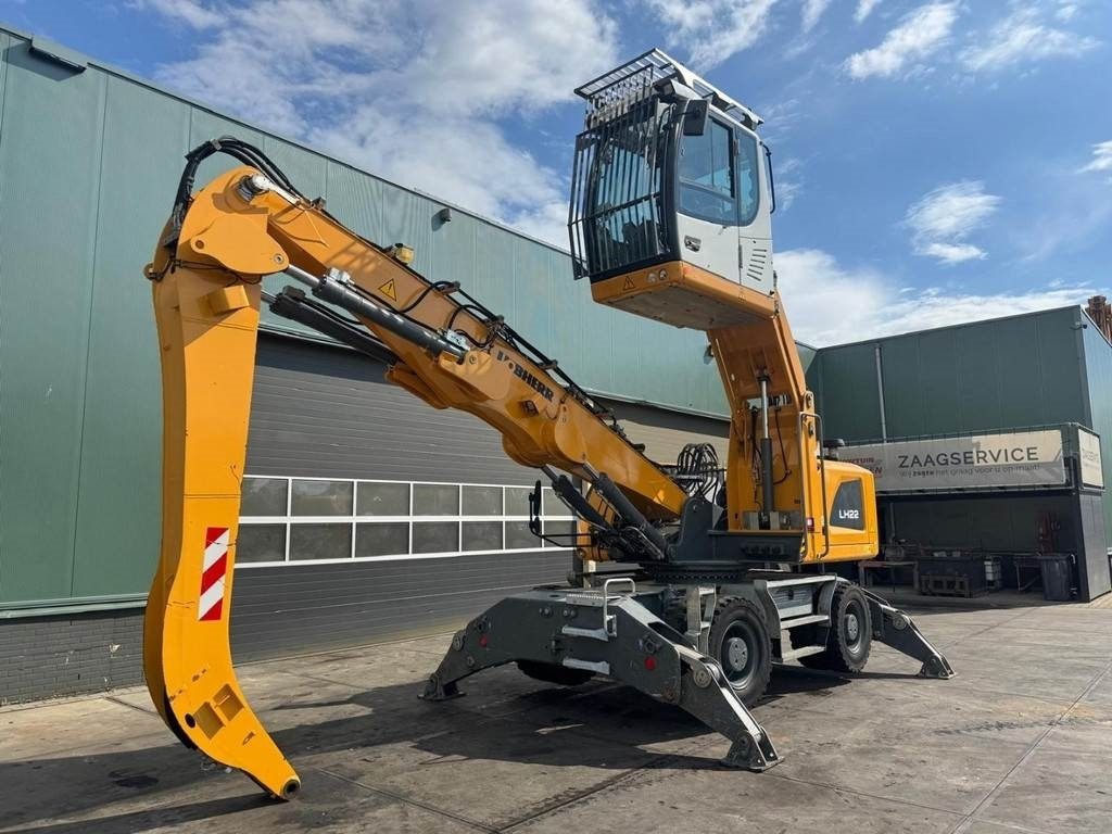 Liebherr LH 22 M - Hulladék kotró: 2 kép. Liebherr LH 22 M - Hulladék kotró: 2 kép.
