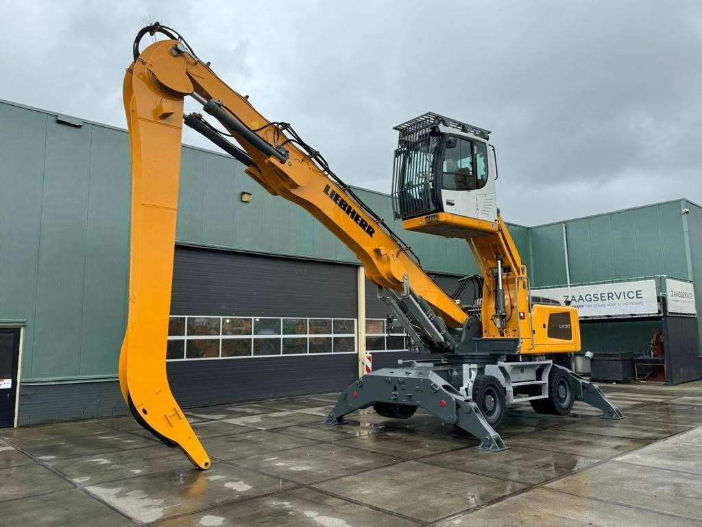 Liebherr LH 30 M - Hulladék kotró: 2 kép. Liebherr LH 30 M - Hulladék kotró: 2 kép.