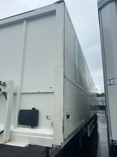 Ackermann PS-F 24/13, Getränkeauflieger - Félpótkocsi italszállító: 3 kép. Ackermann PS-F 24/13, Getränkeauflieger - Félpótkocsi italszállító: 3 kép.