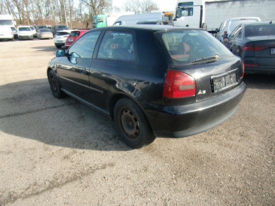 Audi A3 Limousine 1,9 TDI Ersatzteilträger - Szedán: 3 kép. Audi A3 Limousine 1,9 TDI Ersatzteilträger - Szedán: 3 kép.