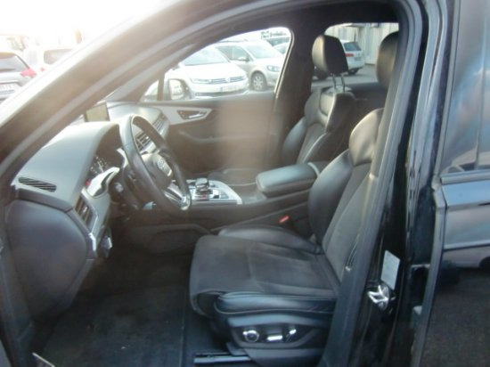 Terepjáró/ SUV Audi SQ7 4,0 TDi V8 S line: 14 kép.