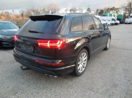 Audi SQ7 4,0 TDi V8 S line - Terepjáró/ SUV: 4 kép. Audi SQ7 4,0 TDi V8 S line - Terepjáró/ SUV: 4 kép.