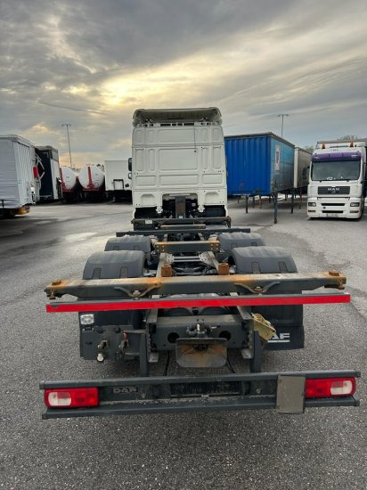 DAF XF 480 FAR BDF Euro 6 Liftachse, Retarder - Cserefelépítményes teherautó: 5 kép. DAF XF 480 FAR BDF Euro 6 Liftachse, Retarder - Cserefelépítményes teherautó: 5 kép.