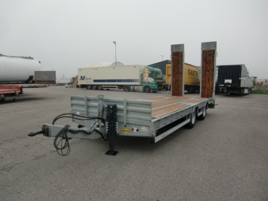 HUMBAUR HBTZ 217224 BS schräg Tandem-Tieflader Verzinkt, SAF-Achsen, - Pótkocsi mélybölcsős: 1 kép. HUMBAUR HBTZ 217224 BS schräg Tandem-Tieflader Verzinkt, SAF-Achsen, - Pótkocsi mélybölcsős: 1 kép.