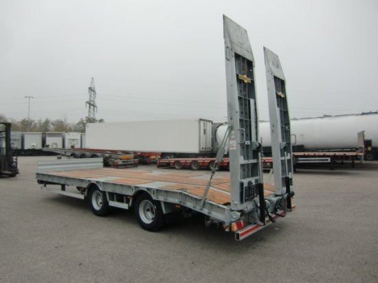 HUMBAUR HBTZ 217224 BS schräg Tandem-Tieflader Verzinkt, SAF-Achsen, - Pótkocsi mélybölcsős: 4 kép. HUMBAUR HBTZ 217224 BS schräg Tandem-Tieflader Verzinkt, SAF-Achsen, - Pótkocsi mélybölcsős: 4 kép.