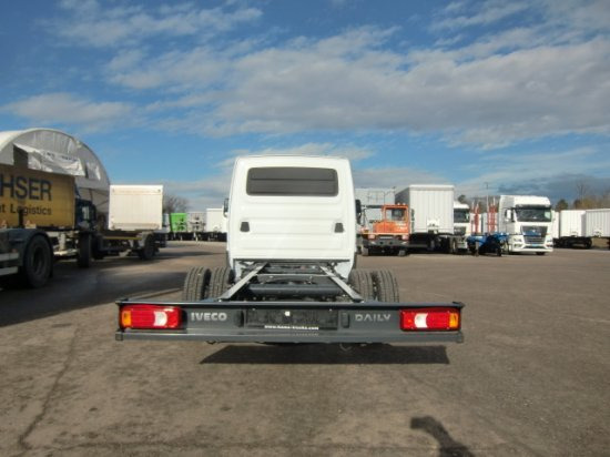 Iveco Daily 40 - 180 Fahrgestell, E6 Automatik mehrere Einheiten verfügbar - Alvaz teherautó: 5 kép. Iveco Daily 40 - 180 Fahrgestell, E6 Automatik mehrere Einheiten verfügbar - Alvaz teherautó: 5 kép.