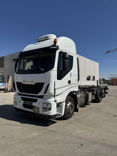 Iveco Stralis AS260SY LBW BDF, Automatik, E6, Standklkima - Cserefelépítményes teherautó: 1 kép. Iveco Stralis AS260SY LBW BDF, Automatik, E6, Standklkima - Cserefelépítményes teherautó: 1 kép.