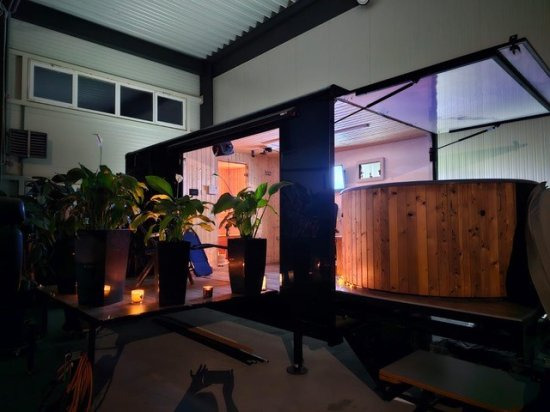 Izabella Wellnessanhänger mit Sauna und Whirlpool, Stromaggregat - Lakókocsi: 2 kép. Izabella Wellnessanhänger mit Sauna und Whirlpool, Stromaggregat - Lakókocsi: 2 kép.