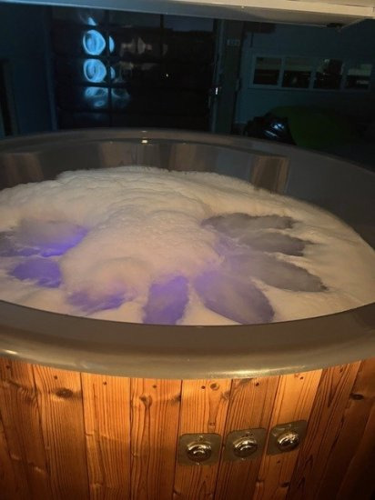Izabella Wellnessanhänger mit Sauna und Whirlpool, Stromaggregat - Lakókocsi: 4 kép. Izabella Wellnessanhänger mit Sauna und Whirlpool, Stromaggregat - Lakókocsi: 4 kép.
