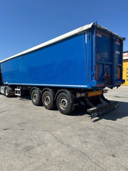 Kempf SKM 39 Alu-Kastenmulde 55m³ Rollplane - Félpótkocsi billenőplatós: 3 kép. Kempf SKM 39 Alu-Kastenmulde 55m³ Rollplane - Félpótkocsi billenőplatós: 3 kép.