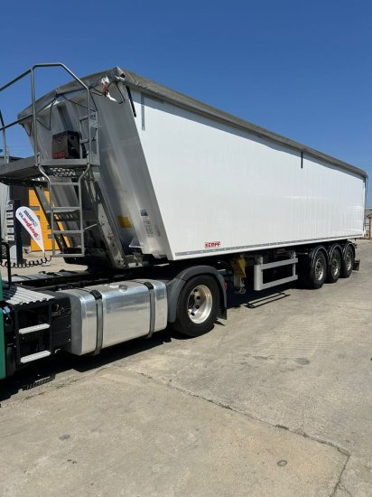 Kempf SKM 39 Alu-Kastenmulde 55m³ Rollplane - Félpótkocsi billenőplatós: 1 kép. Kempf SKM 39 Alu-Kastenmulde 55m³ Rollplane - Félpótkocsi billenőplatós: 1 kép.