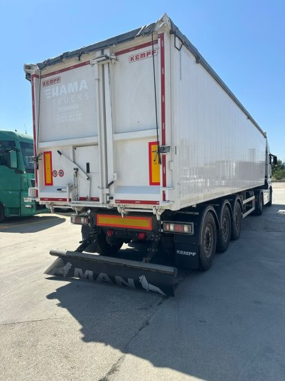 Kempf SKM 39 Alu-Kastenmulde 55m³ Rollplane - Félpótkocsi billenőplatós: 4 kép. Kempf SKM 39 Alu-Kastenmulde 55m³ Rollplane - Félpótkocsi billenőplatós: 4 kép.