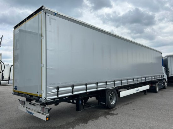 Krone 1-achs Auflieger, Heckabstützung XL Zertifikat, Edscha-Verdeck, - Ponyvás félpótkocsi: 4 kép. Krone 1-achs Auflieger, Heckabstützung XL Zertifikat, Edscha-Verdeck, - Ponyvás félpótkocsi: 4 kép.