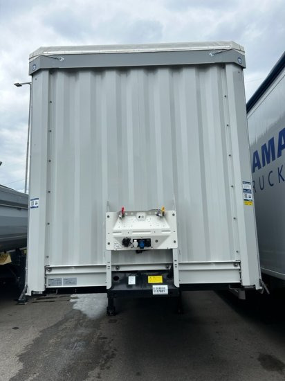 Krone 1-achs Auflieger, Heckabstützung XL Zertifikat, Edscha-Verdeck, - Ponyvás félpótkocsi: 2 kép. Krone 1-achs Auflieger, Heckabstützung XL Zertifikat, Edscha-Verdeck, - Ponyvás félpótkocsi: 2 kép.