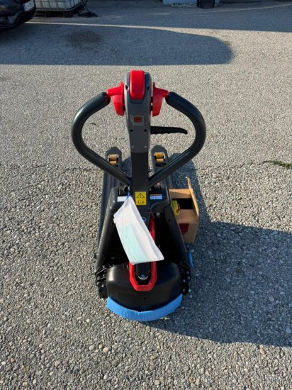 Linde Niederhubwagen MT15C - Kézi raklapemelő: 2 kép. Linde Niederhubwagen MT15C - Kézi raklapemelő: 2 kép.